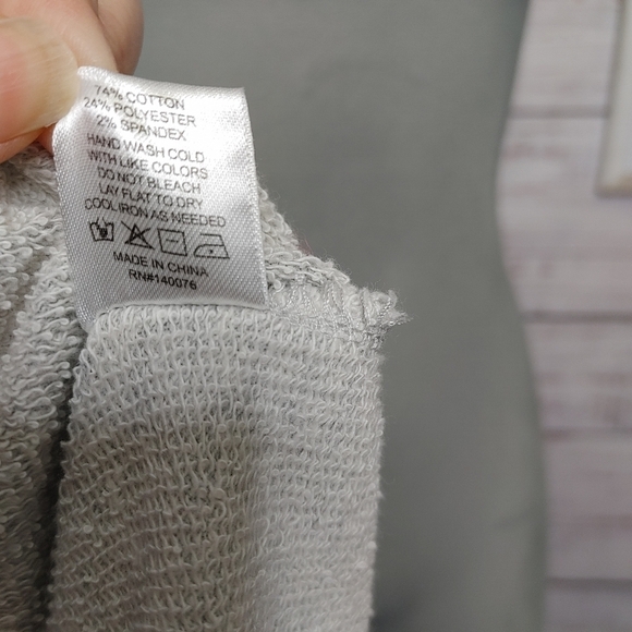 GENERATION Love Pompom Tassel Hoodie Size S - Picture 10 of 12